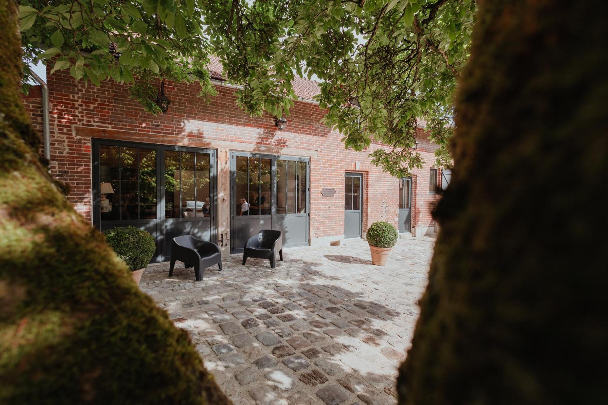 Bed and Breakfast L'Atelier Des Magnolias Aumont-en-Halatte Екстер'єр фото